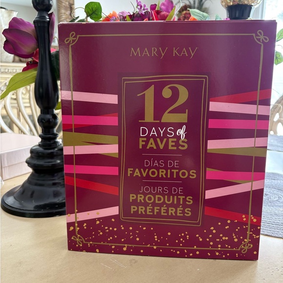 LIMITED EDITION MK 12 Days of Faves Gift Set